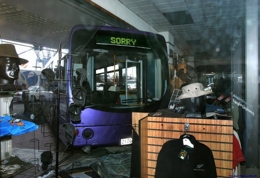 bus accident humour sorry vitrine magasin
